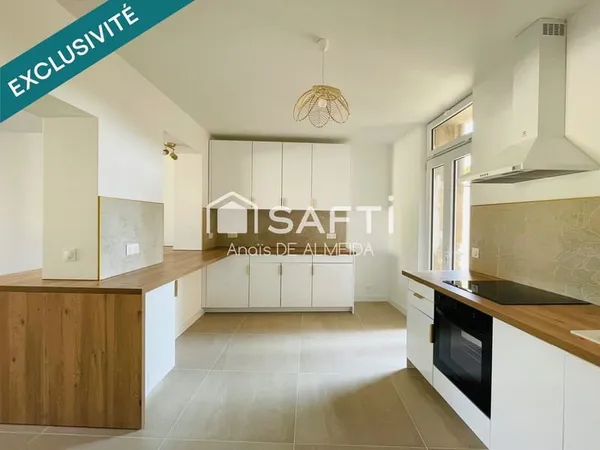 Posez vos valises dans cette maison entièrement rénovée, lumineuse et prête à vivre !