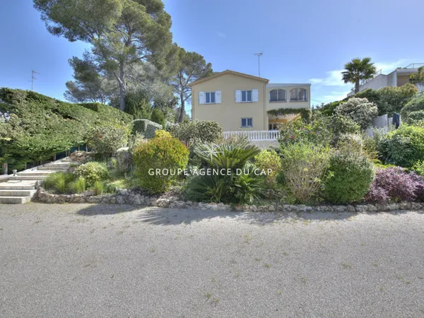 VILLA SAINT RAPHAEL - BOULOURIS- 200 M²
