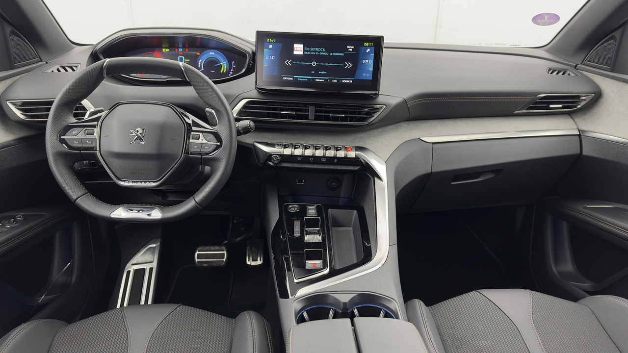Peugeot 3008 Hybrid 225 e-EAT8 — photo 20