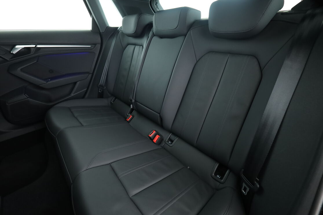 Audi A3 Sportback 35 TFSI mHEV Design Luxe S Tronic 7 — photo 13