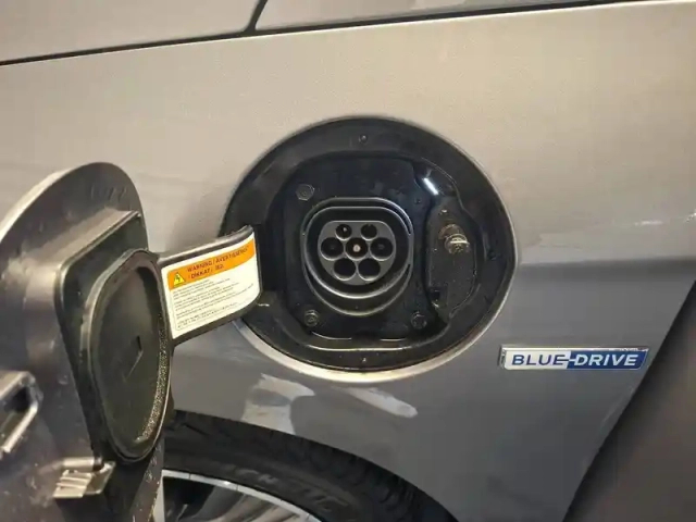 Hyundai Ioniq plug-in 141 ch — photo 52