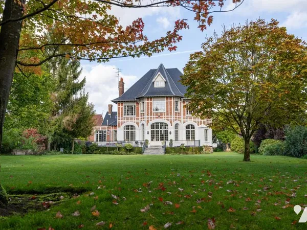 Maison 10 pièces 386 m²