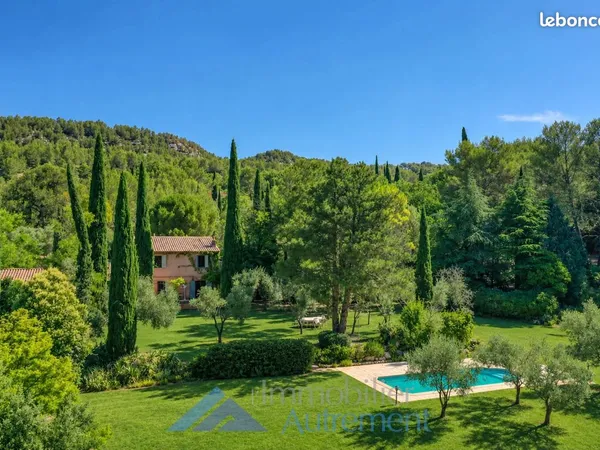 Villa 9 pièces 202 m²