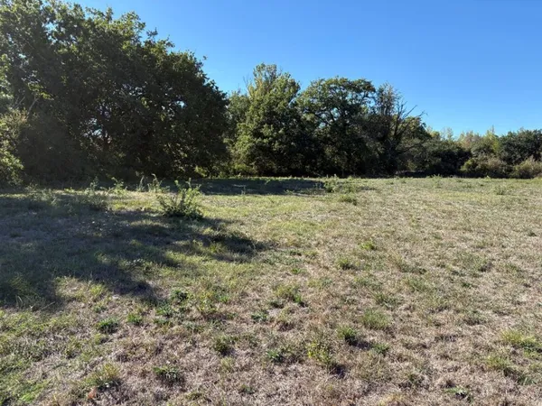 Terrain 741 m²