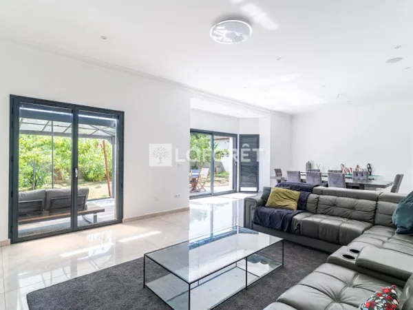 Maison 8 pièces 204 m²