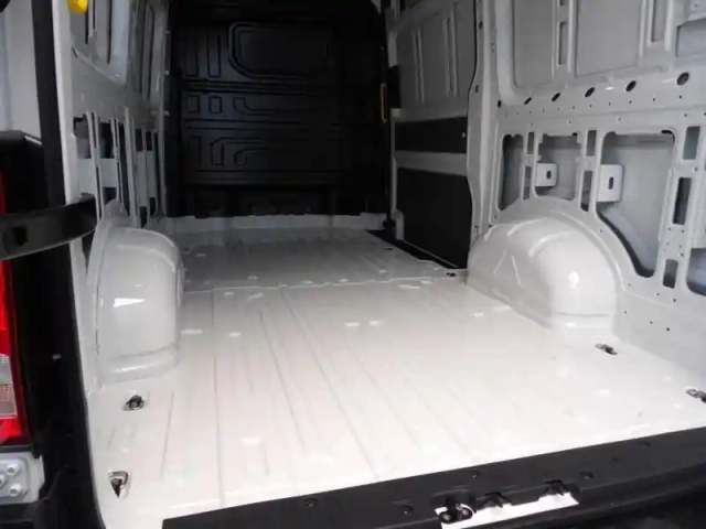 Volkswagen Crafter fg 30 l3h3 2.0 tdi 140ch business traction — photo 7