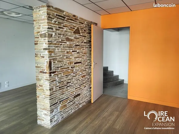 Local bureaux 140 m²