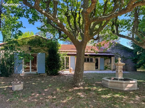 Maison d'architecte de plain-pied à rafraîchir, sur parcelle constructible et divisible de 4 173 m²