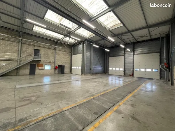 Local d'activité 852 m²