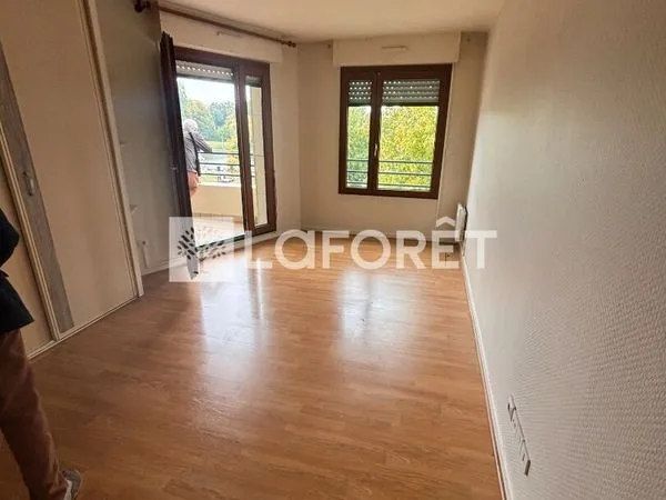 Laforêt COMPIEGNE vous propose appartement a vendre sur les bords de l'Oise env 35m2 avec terrasse
