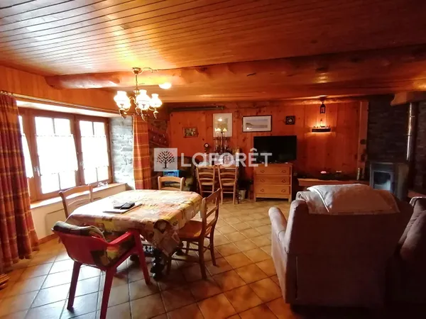 Maison 8 pièces 233 m²