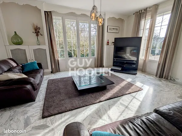 Propriété 8 pièces 198 m²