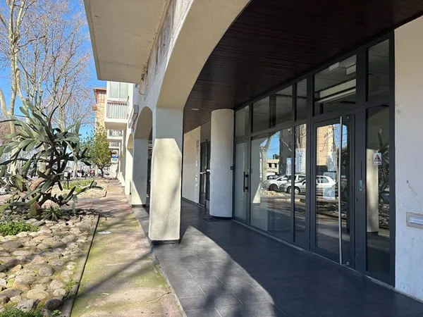 Local commercial 300 m² avec grande vitrine - Résidence Anatole France PERPIGNAN
