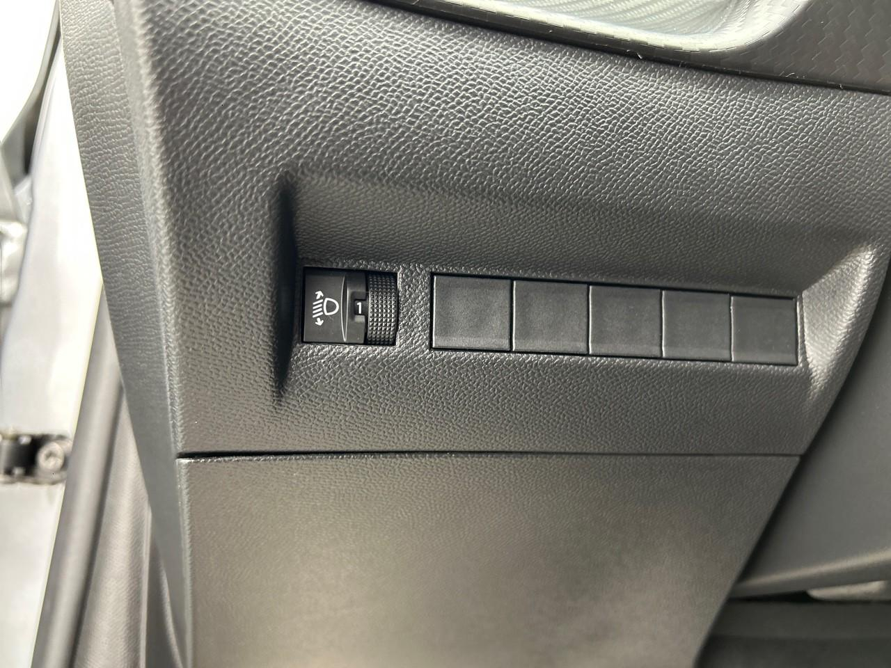Peugeot 208 100 s&s bvm6 business — photo 21