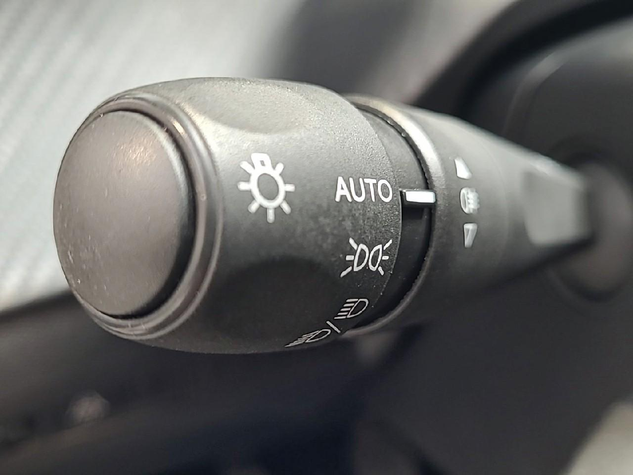 Peugeot 208 bluehdi 100 s&s bvm6 premium — photo 25
