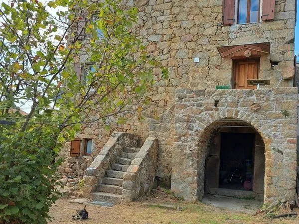 Maison village