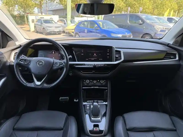 Opel Grandland 1.6 turbo 225ch hybride ultimate — photo 12