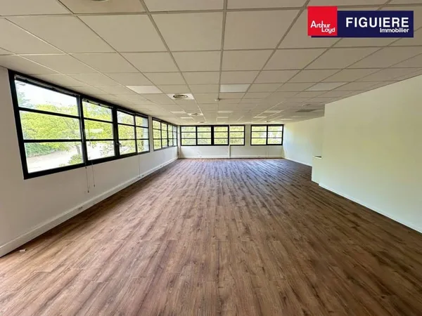 Bureaux 100 m²