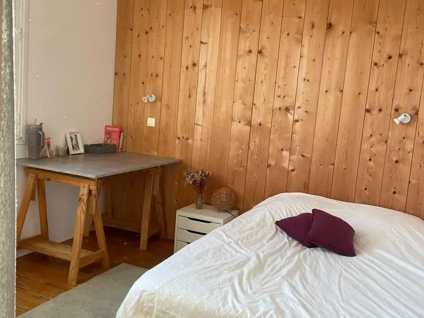 Chambre dans grande maison