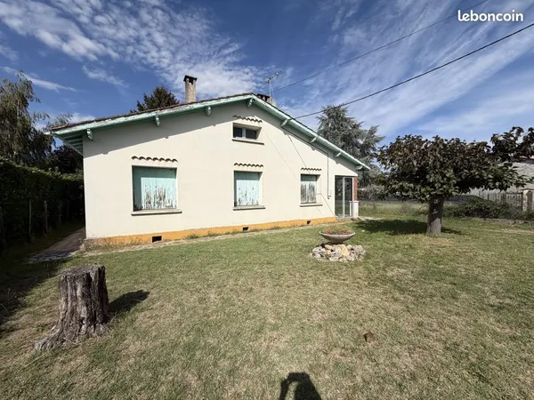 Maison sur terrain de 1600m2 - rare sur le secteur