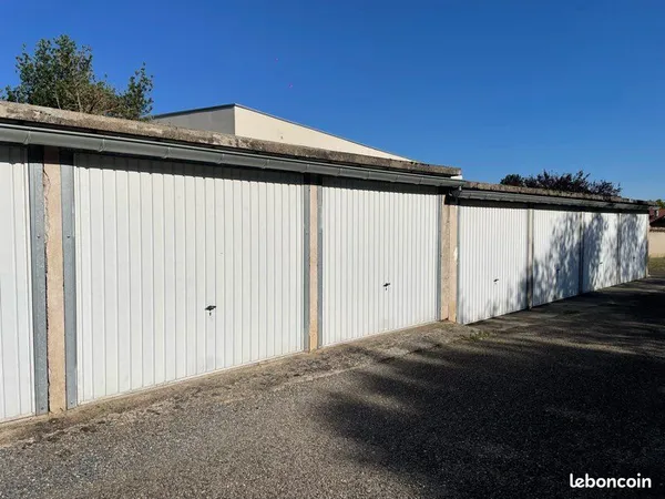 Rare garage fermé