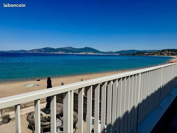 À L'année T3 neuf sur plage