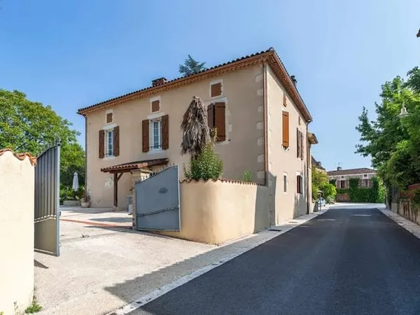 Maison 8 pièces 306 m²