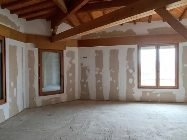 Garage atelier 380 m² à Néré, fort potentiel