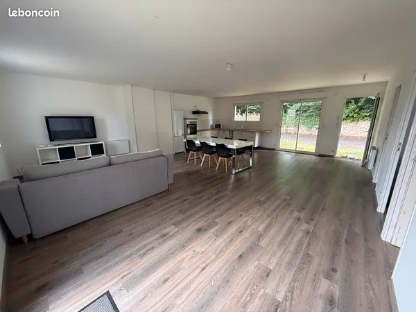 Maison de 80m2, 2 ch, jardin clos avec parking
