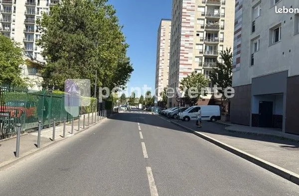 Local commercial 411 m²
