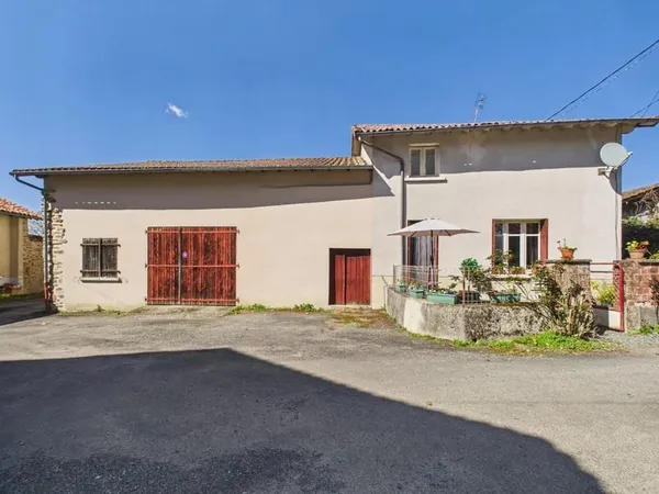 Lumière, espace et potentiel : une maison qui n'attend que vous