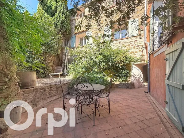Roquebrune-sur-Argens (83520) : Une demeure d'exception en copropriété au coeur du village médiéval,
