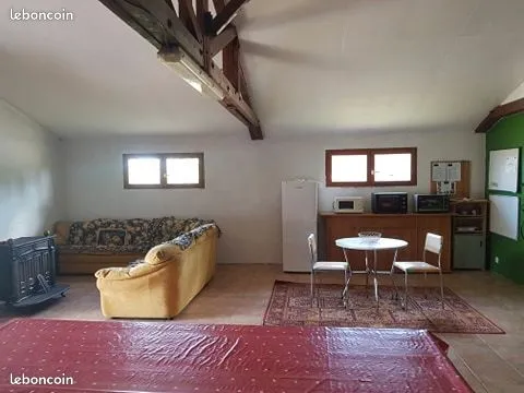 Chambre meublée dans écurie