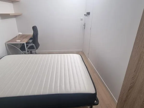 Chambre neuve dans appartement rénové de standing
