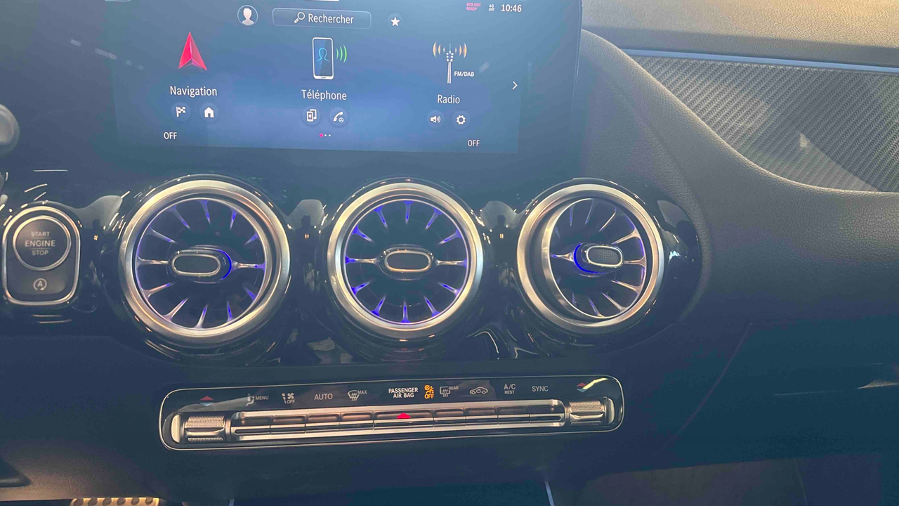Mercedes GLA 200 d 8G-DCT — photo 16