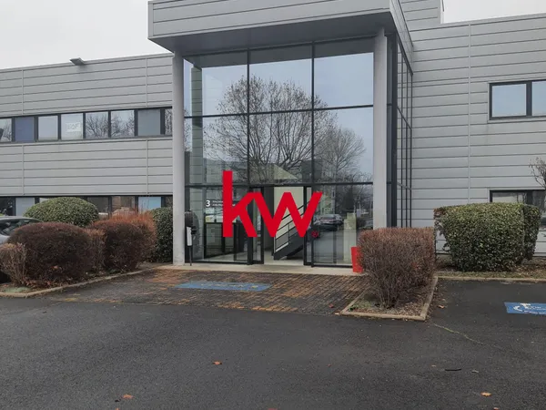bureaux de 142 m2 à louer , proche A75