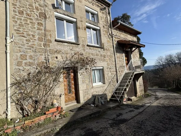 MAISON DE VILLAGE EN PIERRE 161 M2 AVEC DÉPENDANCE (42)