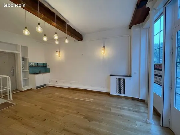 Local 31 m² Paris