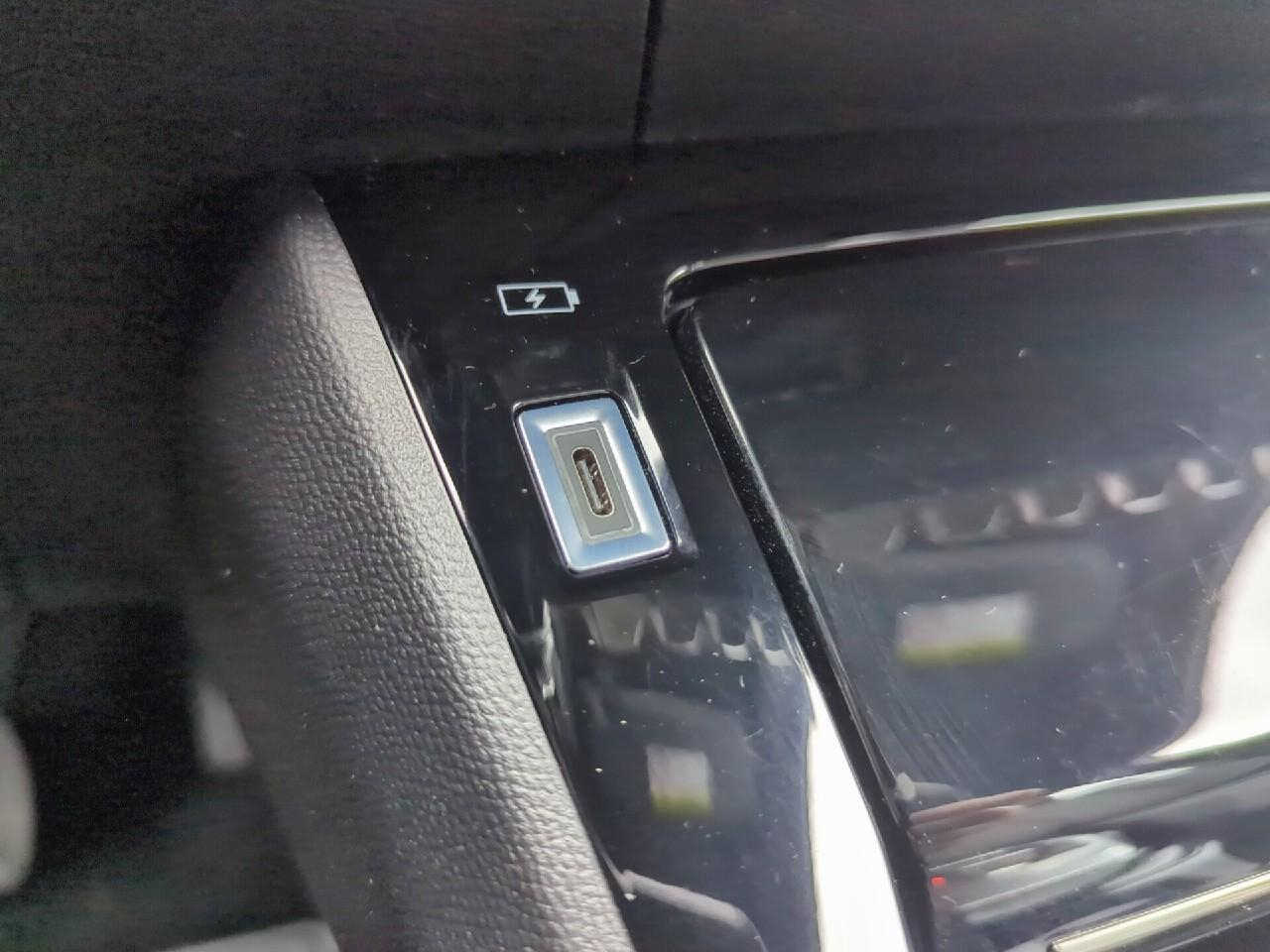 Peugeot 2008 hybrid 145 e-dcs6 allure — photo 25