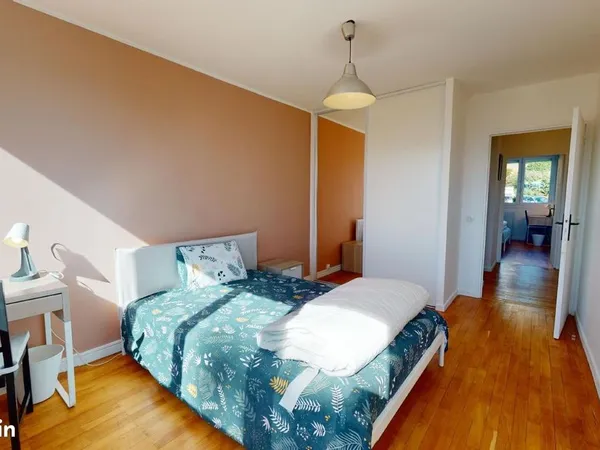 Chambre 5 pièces 111 m²