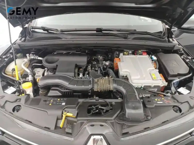 Renault Clio e-tech 140 - 21n — photo 30