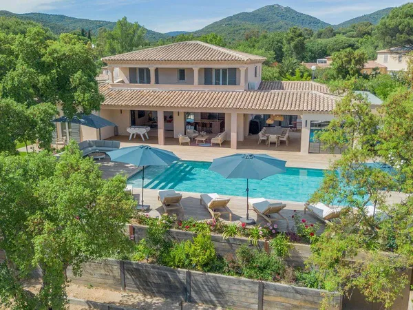 Villa 8 pièces 220 m²