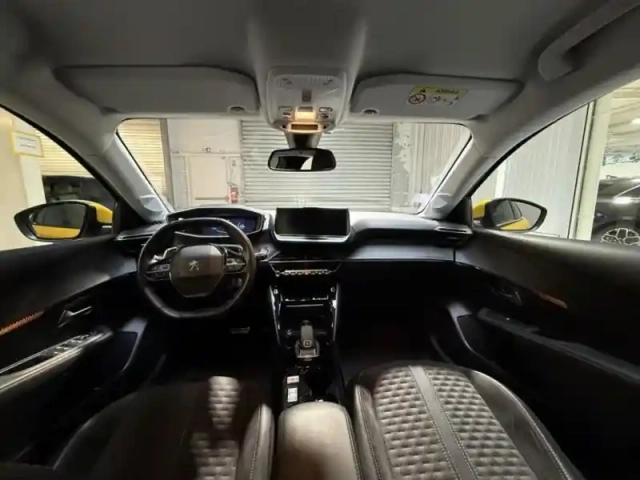 Peugeot 208 1.2 puretech 100ch s&amp;s roadtrip eat8 — photo 12