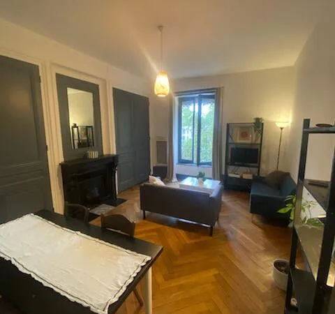 T2 MEUBLE DE 52 M2 METRO GARIBALDI LYON 3EME