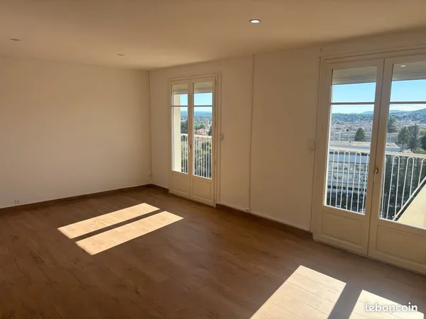 Superbe appartement T4 rénové à Alès