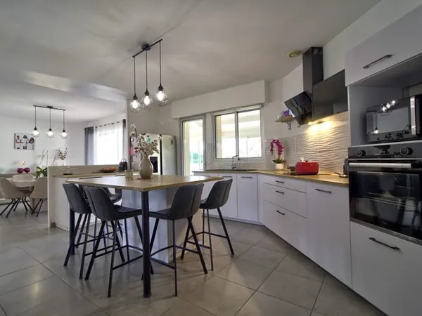 FOULAYRONNES - Maison de plain-pied de 200m² habitables avec 4 chambres dont une suite parentale, 2 