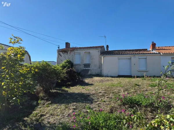 Vends maison à rénover - 95.36 m² - 3 pièces, 1 chambre - Saint-Julien-de-Concelles 44450