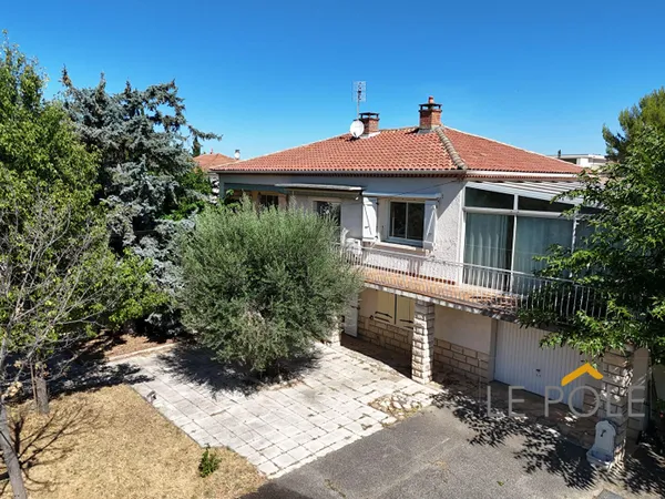 MAISON 10 PIECES DE 230 M² SUR 868 M² TERRAIN 84500 BOLLENE