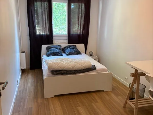 Colocation 100% filles - Chambre meublée