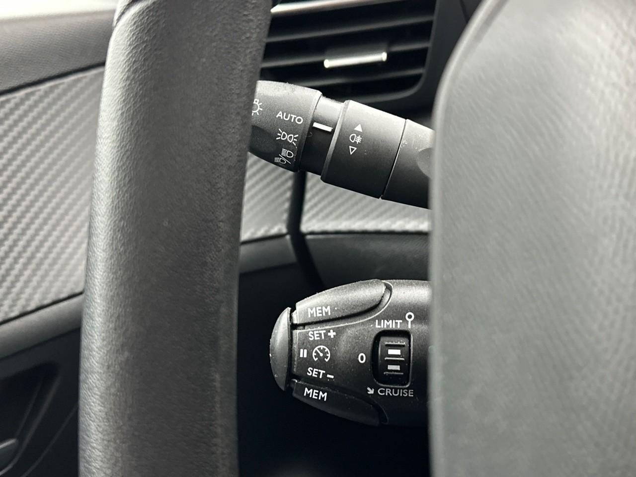 Peugeot 208 puretech 75 s&s bvm5 like — photo 17